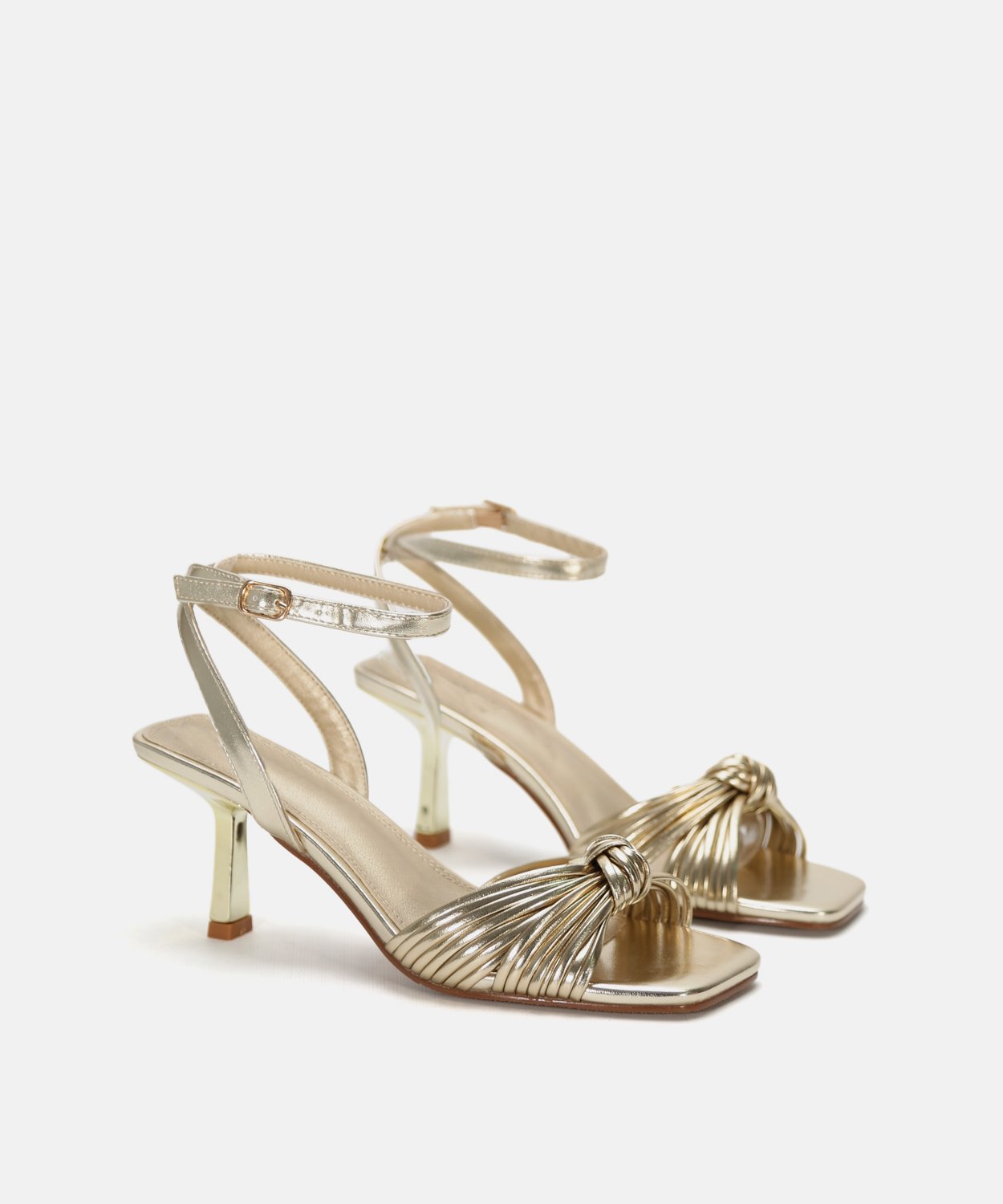 Sandalia tac&oacute;n nudo